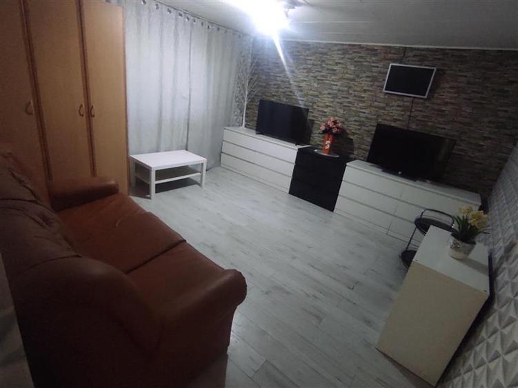 Casă individuală cu 9 camere cu Piscina în Dristor