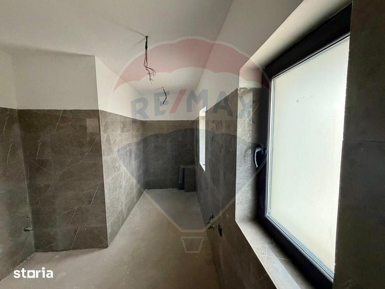 Casă cu 4 camere cu Teren 200 Mp în Central