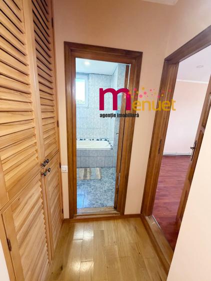 Apartament cu 3 camere semidecomandat în Vest