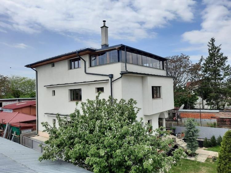 Casă cu 5 camere cu Teren 300 Mp în Jilava