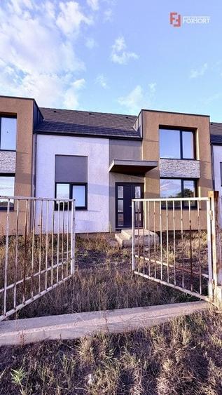 Casă cu 2 camere cu Teren 100 Mp în Sânandrei