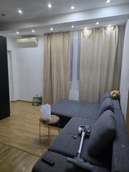 Apartament cu 2 camere semidecomandat în Olteni