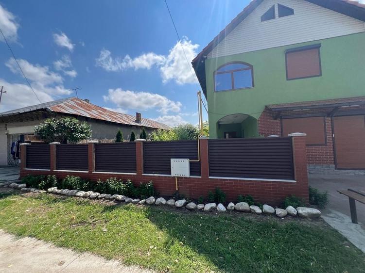 Casă cu 4 camere în Independența