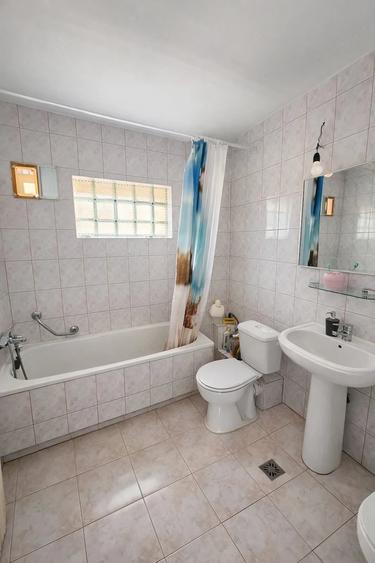 Casă cu 5 camere cu Teren 180 Mp în Gheorgheni