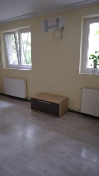 Apartament cu 3 camere decomandat, mobilat în Vitan Mall