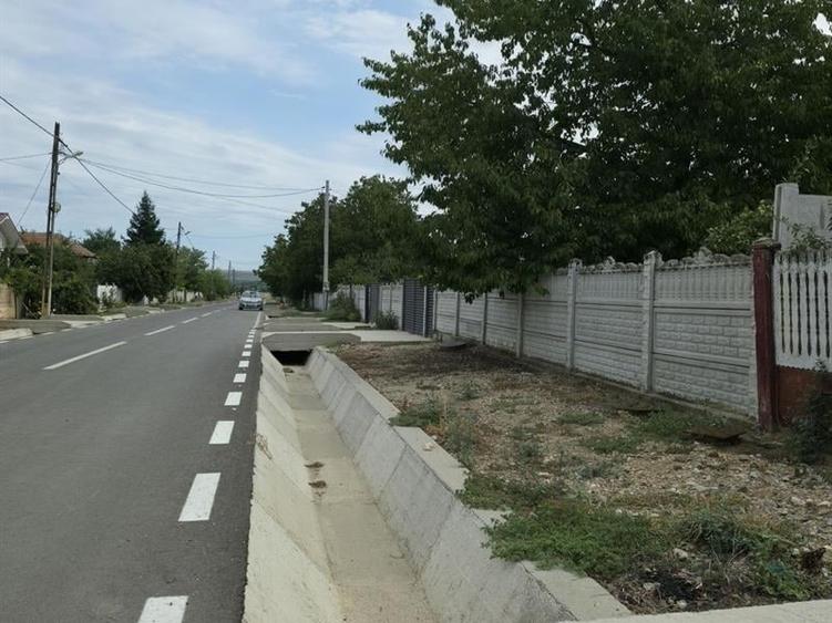 Casă individuală cu 3 camere cu Teren 1800 Mp în Scăești