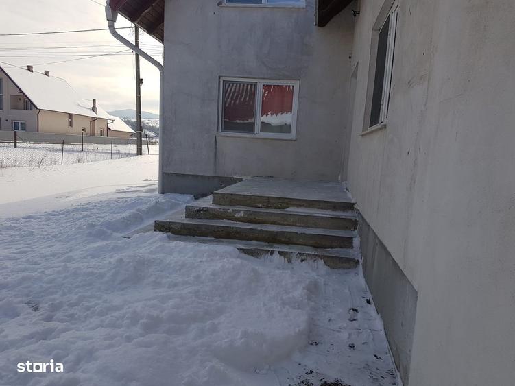 Casă cu 4 camere în Vicovu de Sus