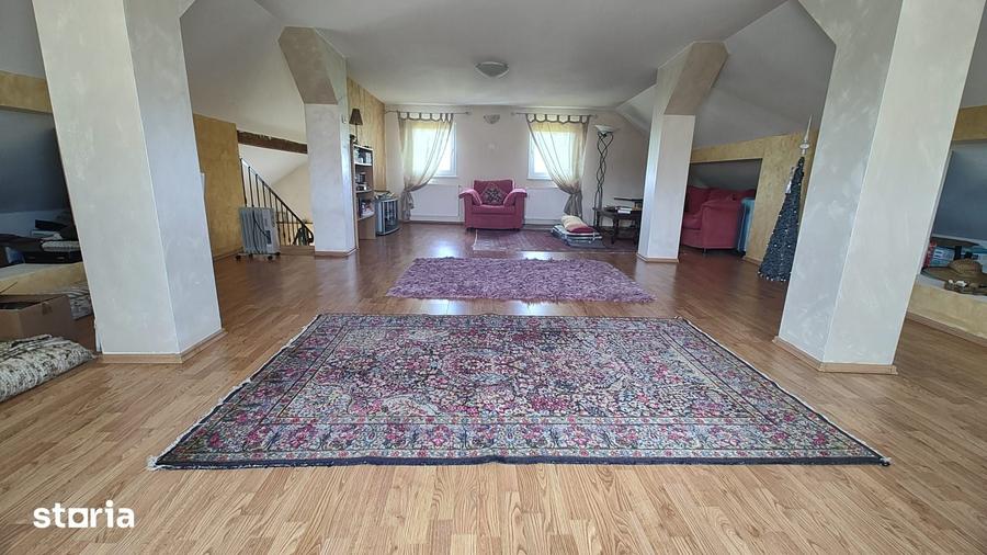 Casă cu 5 camere cu Teren 864 Mp în Băcia
