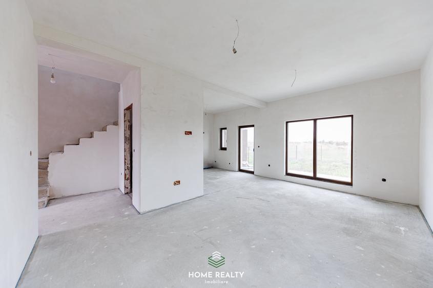 Duplex cu 5 camere cu Canalizare în Plopi
