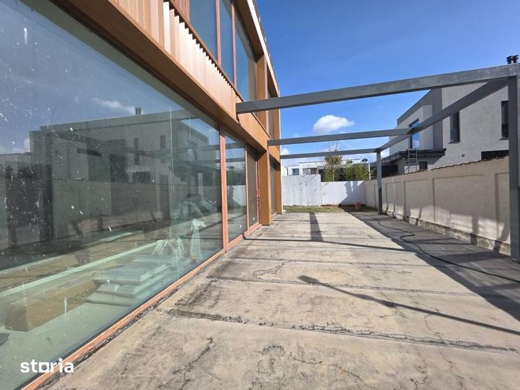 Casă cu 7 camere cu Teren 500 Mp în Central