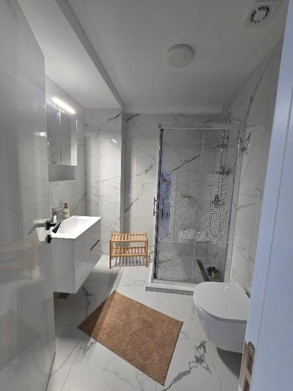 Apartament cu 3 camere decomandat, mobilat în Energia