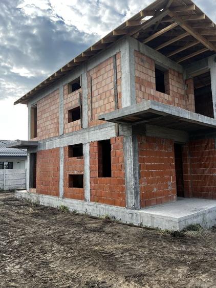 Casă cu 4 camere în Tamași
