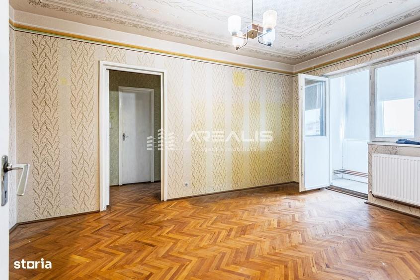 Apartament cu 3 camere semidecomandat în Aurel Vlaicu