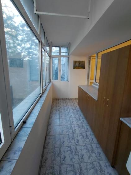 Apartament cu 3 camere decomandat în P-ța Victoriei