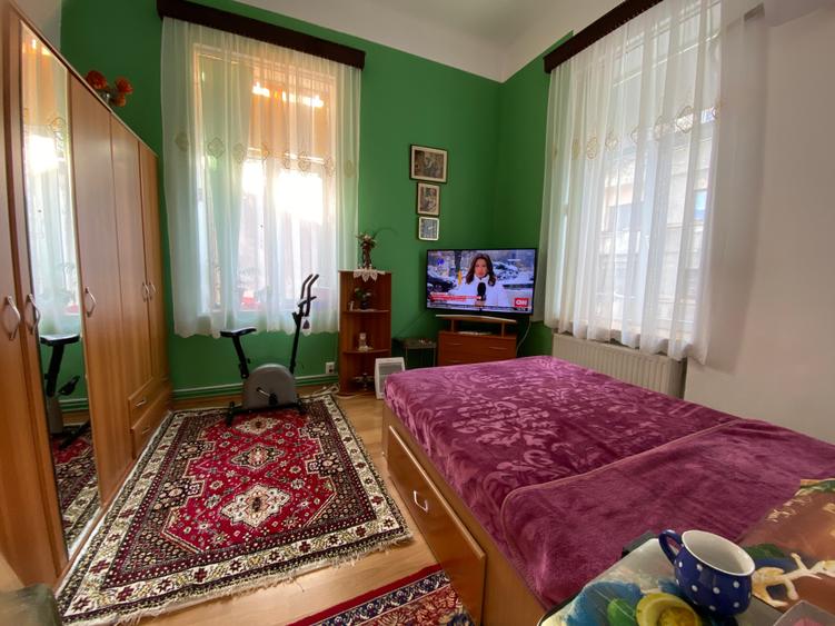 Apartament cu 5 camere decomandat, mobilat în Universitate