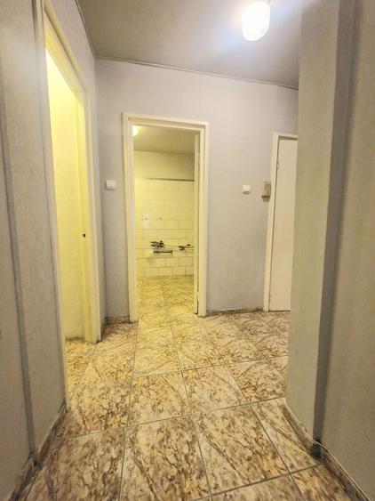 Apartament cu 3 camere decomandat în Tineretului
