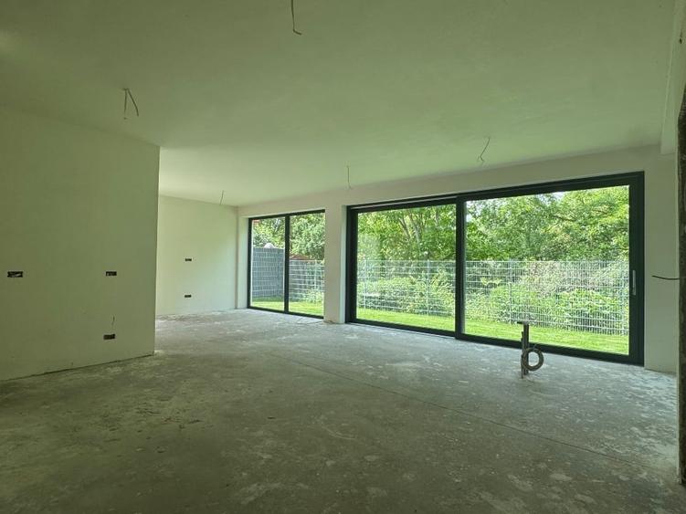 Duplex cu 4 camere cu Teren 1121 Mp în Libertății