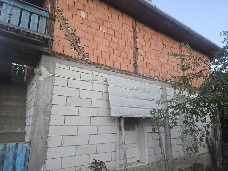 Casă cu 4 camere în Dezna