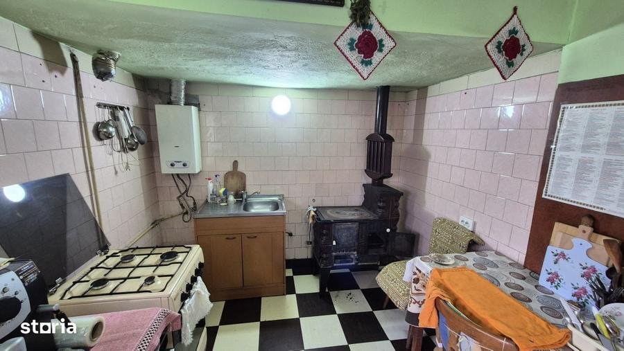 Casă cu 4 camere în 9 Mai