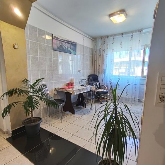 Apartament cu 3 camere decomandat, mobilat în Drumul Taberei