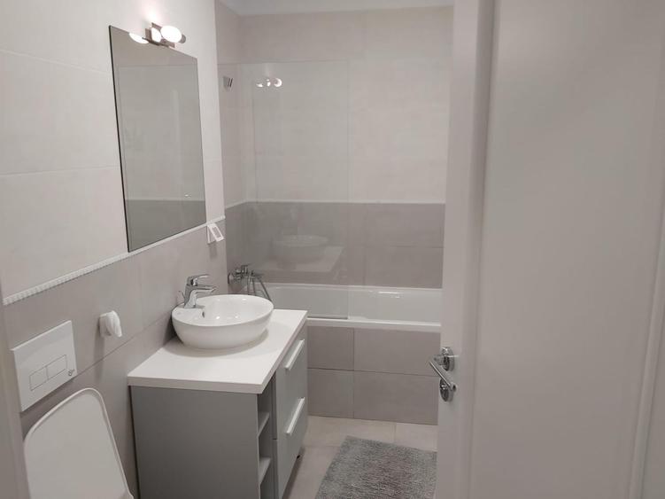 Apartament cu 2 camere semidecomandat în Sisești