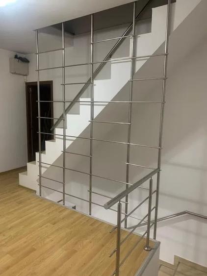 Casă individuală cu 5 camere cu Canalizare în Lazu