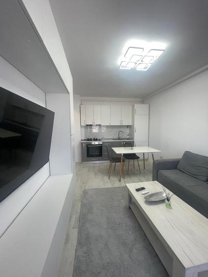 Apartament cu 2 camere semidecomandat în Militari