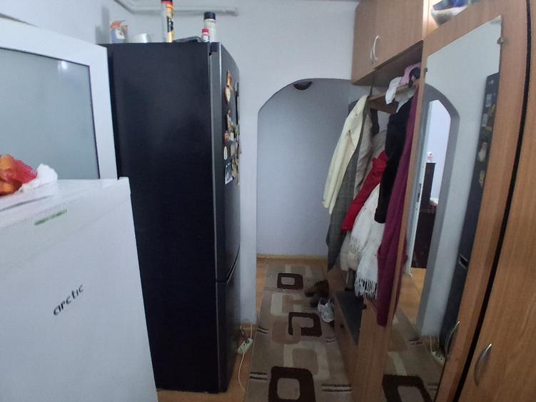 Apartament cu 3 camere semidecomandat, mobilat în Păcurari