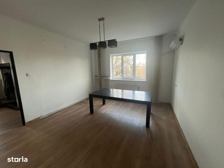 Apartament cu 4 camere în Victoriei