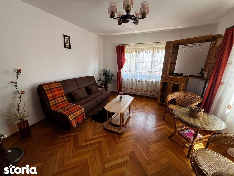 Casă cu 5 camere cu Teren 936 Mp în Central