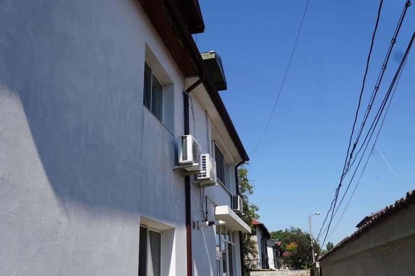 Casă individuală cu 7 camere cu Canalizare în Grozăvești