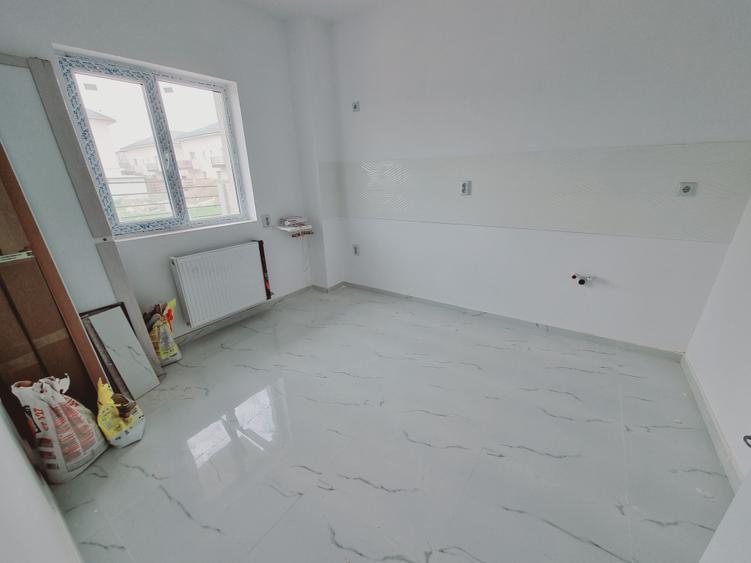 Casă individuală cu 4 camere cu Teren 250 Mp în Central