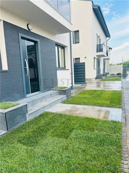 Casă individuală cu 5 camere cu Teren 220 Mp în Odăile