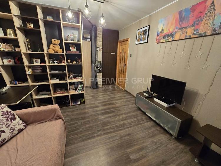 Apartament cu 3 camere decomandat în Nicolina
