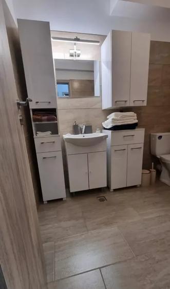 Apartament cu 2 camere decomandat, mobilat în Politehnica