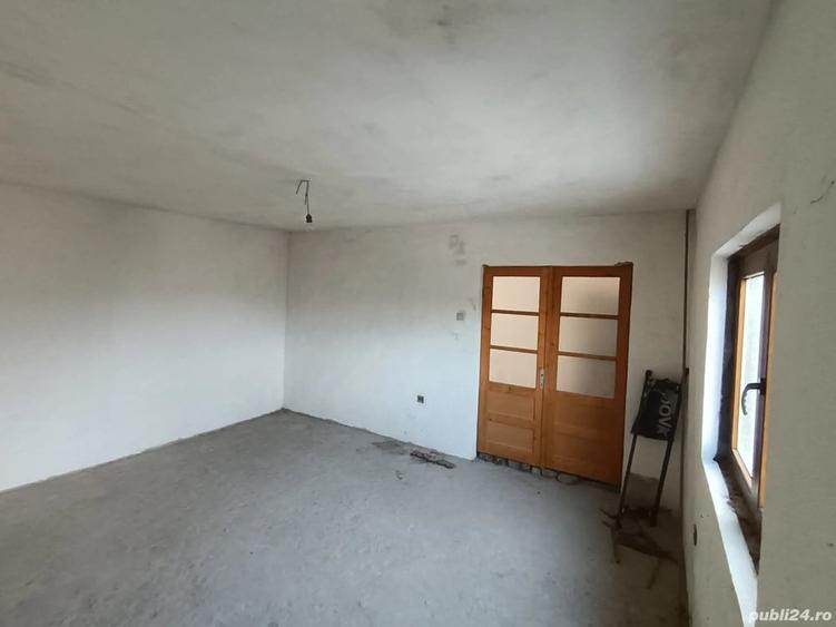 Casă cu 2 camere cu Teren 387 Mp în Răzvad