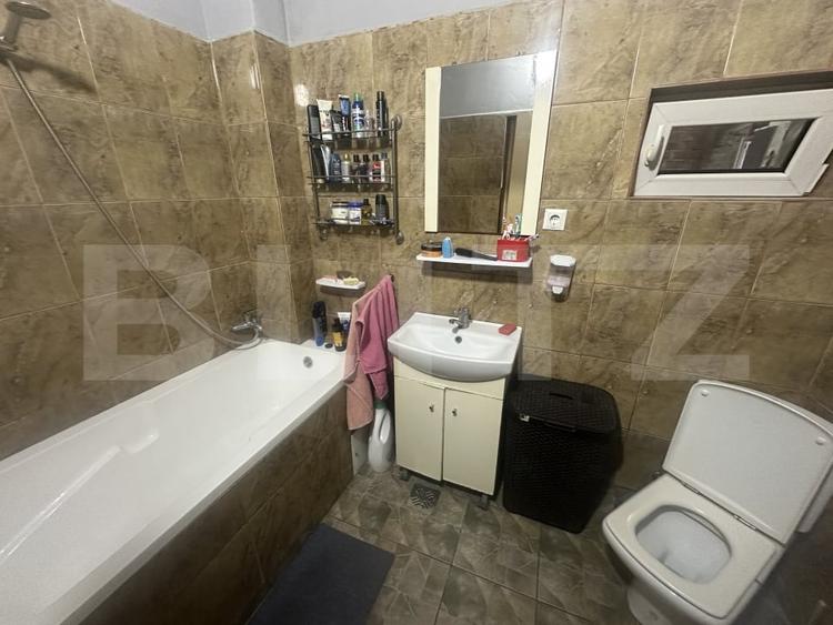 Casă individuală cu 6 camere cu Canalizare în 14 Mai