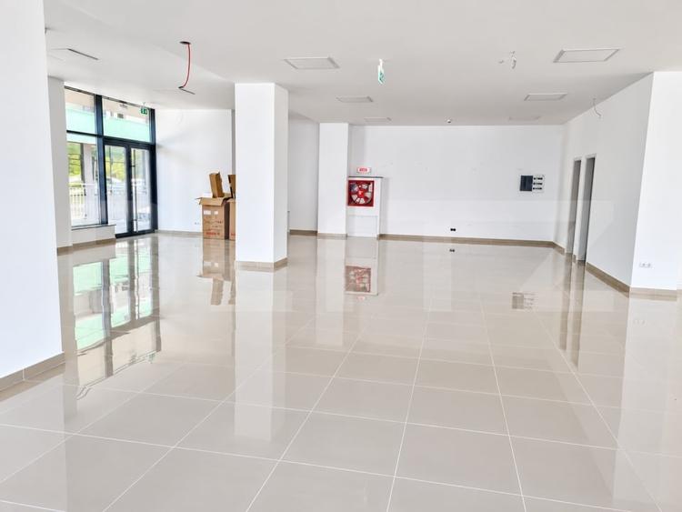 Spațiu comercial, de 200 mp, în Calea Moldovei
