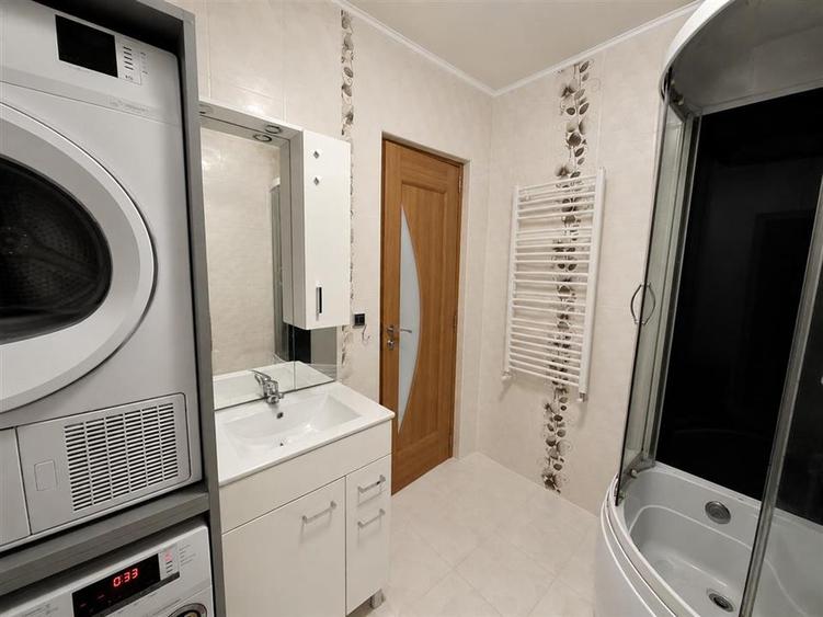 Apartament cu 3 camere decomandat, mobilat în Exterior Est