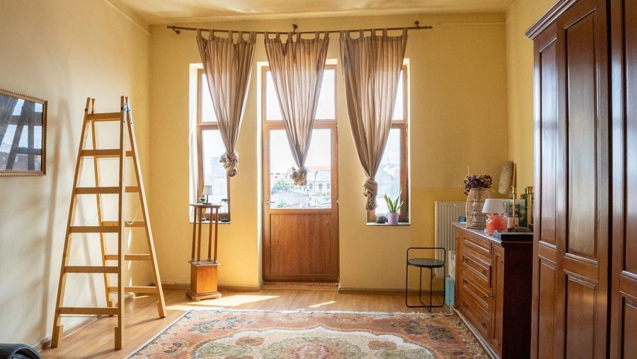 Apartament cu 2 camere semidecomandat, mobilat în Central