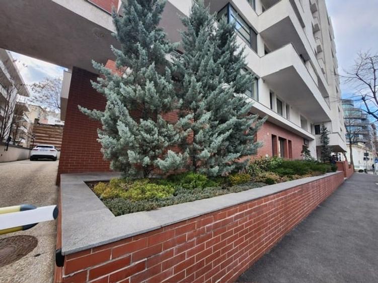 Apartament cu 3 camere decomandat, mobilat în Dacia