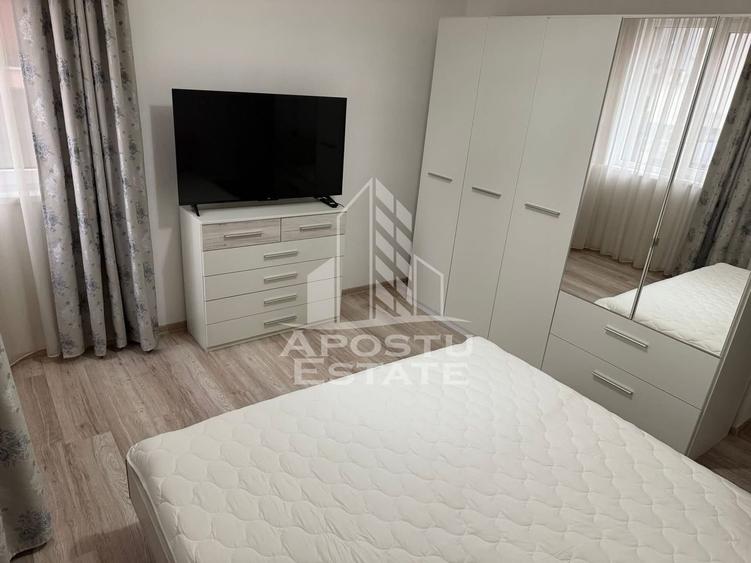Apartament cu 3 camere decomandat, mobilat în Girocului