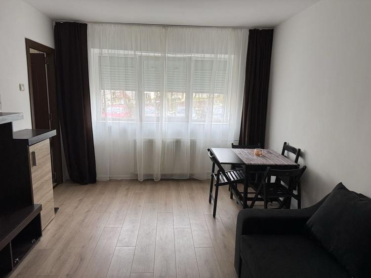 Garsonieră decomandată în Malu Roșu