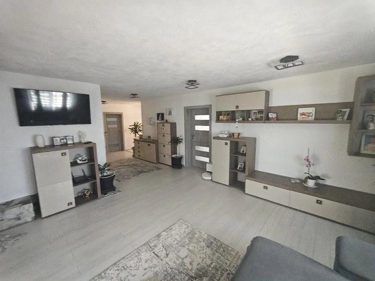 Casă cu Teren 1800 Mp în Dipșa