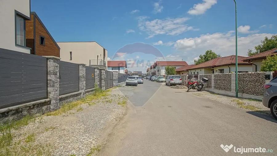 Casă cu 4 camere cu Teren 387 Mp în Stupini