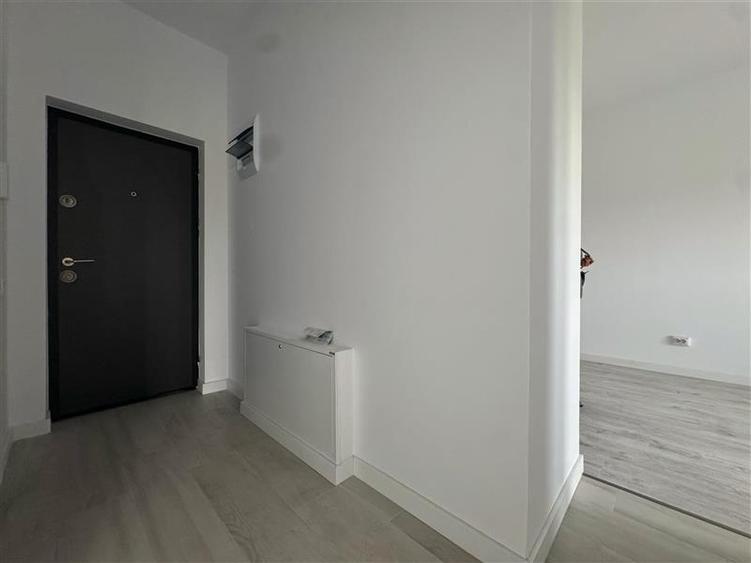 Apartament cu 2 camere semidecomandat în Aeroport
