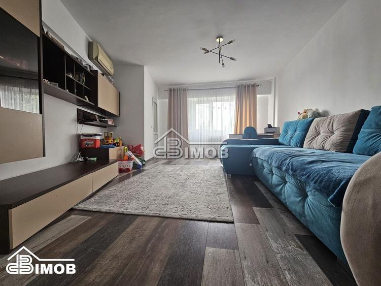 Apartament cu 3 camere decomandat, mobilat în Micro 11