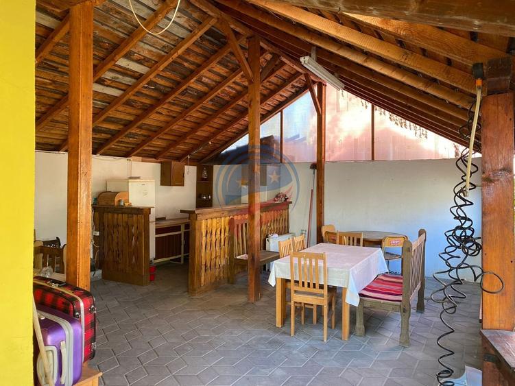 Casă individuală cu 6 camere cu Teren 720 Mp în Bordei