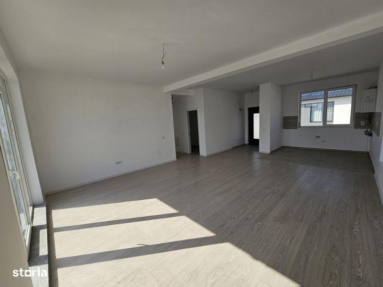 Casă cu 4 camere în Tunari