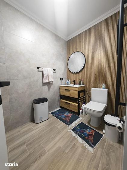 Casă cu 5 camere cu Teren 1300 Mp în Șcheia